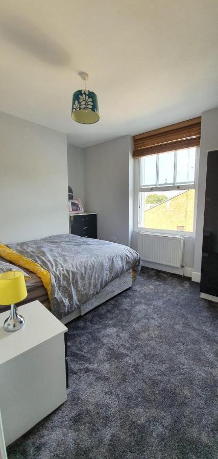 Camden Guest House Double Bedroom With Super Large King Bed 伦敦 外观 照片